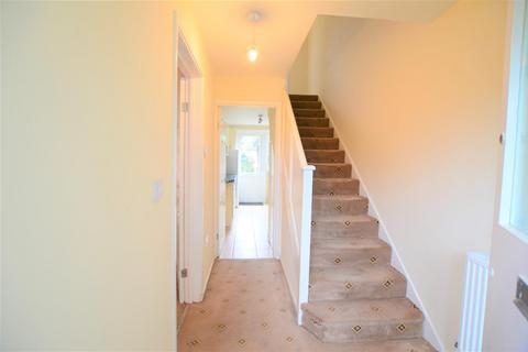 3 bedroom terraced house to rent, Tomlin Road, Slough, Slough