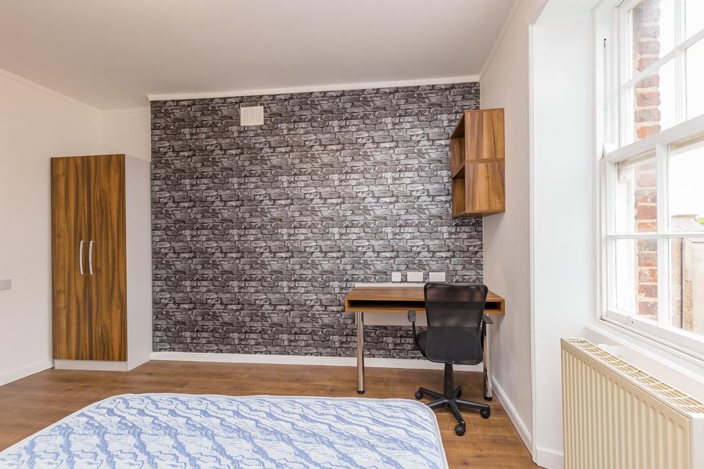 Apartment in Newcastle upon Tyne, Tyne and Wear - View 2