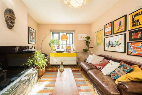 2 bedroom flat for sale, Cavell Street, London E1