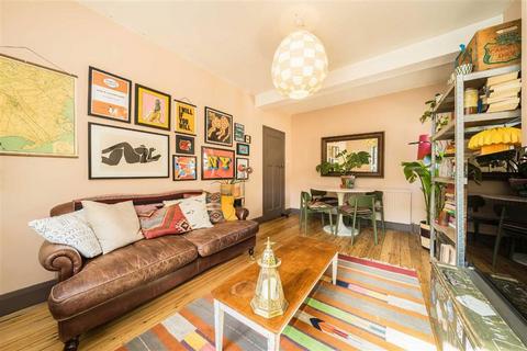 2 bedroom flat for sale, Cavell Street, London E1