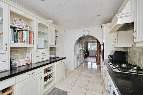 4 bedroom detached house for sale, High Green, Norwich