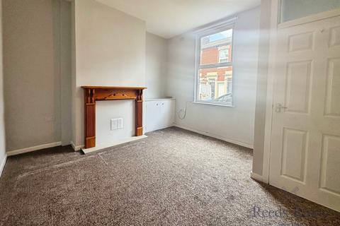 2 bedroom terraced house to rent, Lovat Road, Lancashire PR1