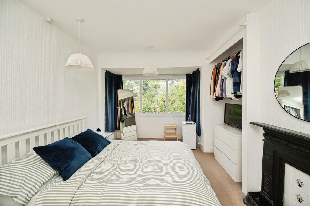 Bedroom, fireplace
