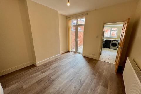 2 bedroom terraced house to rent, Latimer Street, Leicester LE3