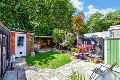 2 bedroom detached bungalow for sale, North Crescent, Hayling Island PO11