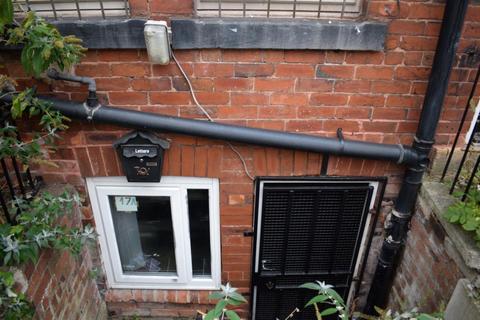 2 bedroom house to rent, 17A Back Estcourt Ave