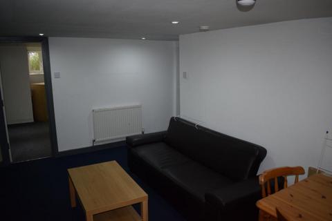 2 bedroom house to rent, 17A Back Estcourt Ave
