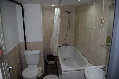 2 bedroom house to rent, 17A Back Estcourt Ave