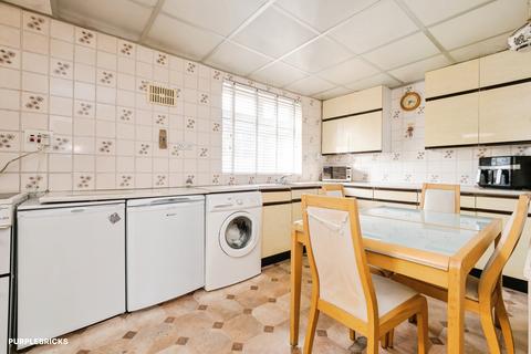 3 bedroom end of terrace house for sale, Hailsham Road, Romford, RM3