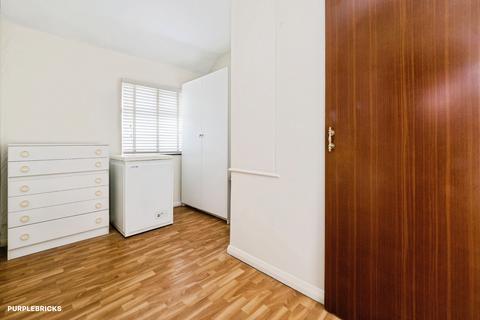 3 bedroom end of terrace house for sale, Hailsham Road, Romford, RM3
