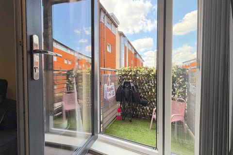 2 bedroom flat for sale, Broad Gauge Way, Wolverhampton WV10