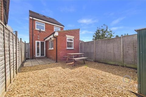 3 bedroom detached house to rent, Kingsley Road, Northampton NN2