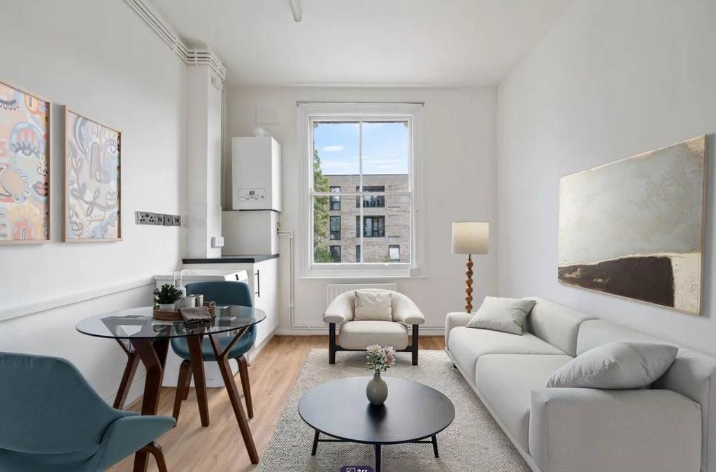 29 St Thomas's Road, N4 - View 2