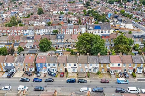 4 bedroom terraced house for sale, Guildford Road, Ilford