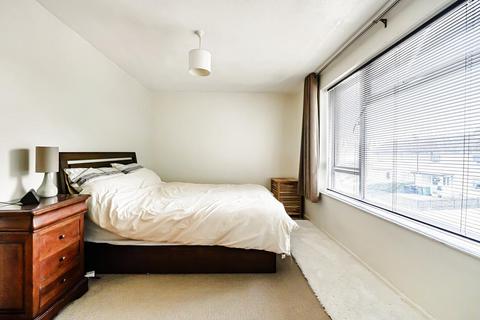 2 bedroom flat for sale, Dickens Avenue, Corsham