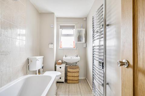 2 bedroom flat for sale, Dickens Avenue, Corsham