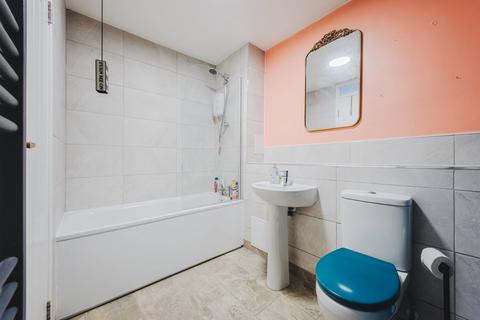 2 bedroom flat for sale, Walton Grange, Bath Road, Old Town, Swindon, SN1 4AH