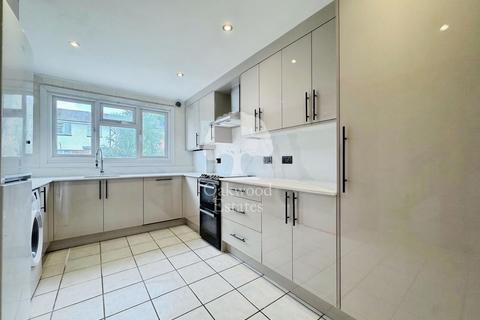 4 bedroom house to rent, Goldsworthy Way, Slough SL1