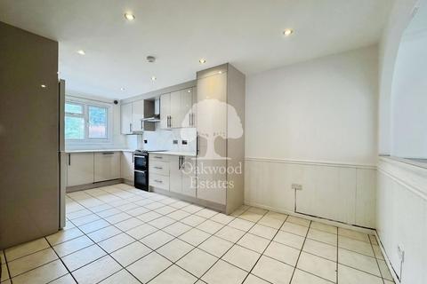 4 bedroom house to rent, Goldsworthy Way, Slough SL1