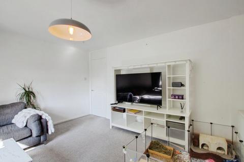 3 bedroom maisonette to rent, Burton Way, Windsor SL4