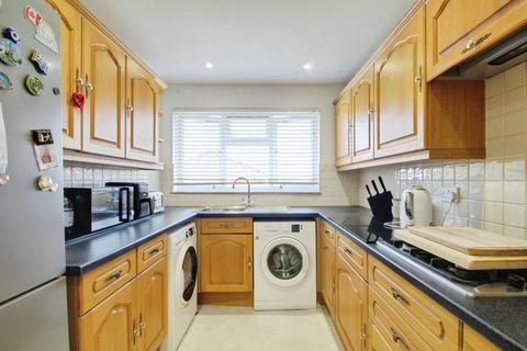 3 bedroom maisonette to rent, Burton Way, Windsor SL4