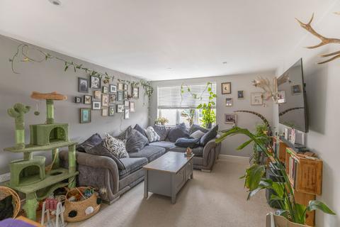 2 bedroom flat for sale, Sir Bernard Lovell Road, Malmesbury, SN16