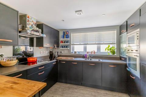 2 bedroom flat for sale, Sir Bernard Lovell Road, Malmesbury, SN16