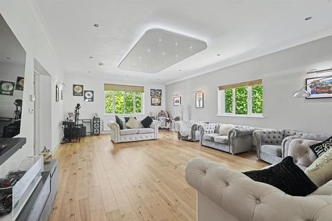 4 bedroom detached house for sale, Eastwood Road, Rayleigh SS6