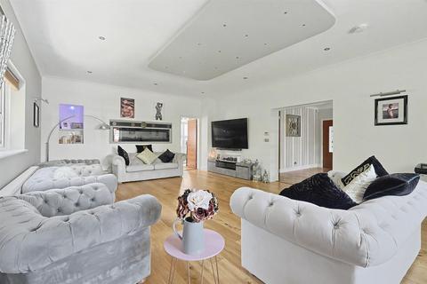 4 bedroom detached house for sale, Eastwood Road, Rayleigh SS6
