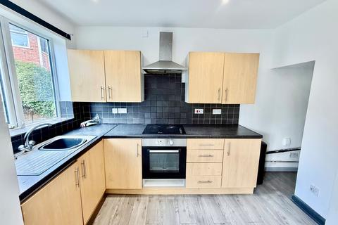 3 bedroom semi-detached house to rent, Lilac Grove, Nottingham, NG9