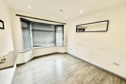 3 bedroom semi-detached house to rent, Lilac Grove, Nottingham, NG9