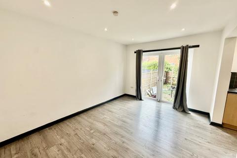 3 bedroom semi-detached house to rent, Lilac Grove, Nottingham, NG9