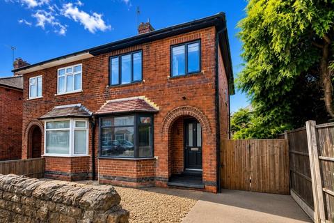 3 bedroom semi-detached house to rent, Lilac Grove, Nottingham, NG9