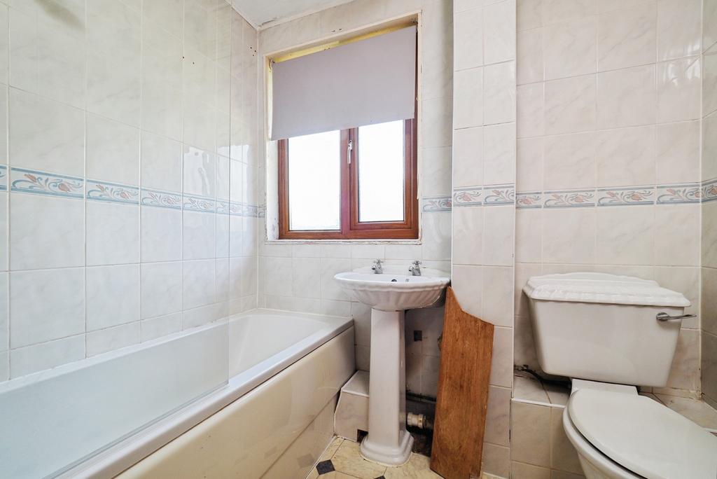 House in Nottingham, Bilborough - View 2