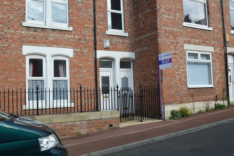 2 bedroom flat to rent, Hyde Park Street, Gateshead, NE8