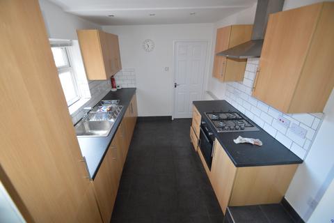 2 bedroom flat to rent, Hyde Park Street, Gateshead, NE8