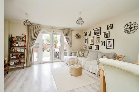 2 bedroom terraced house for sale, Stratford Way, Bicester