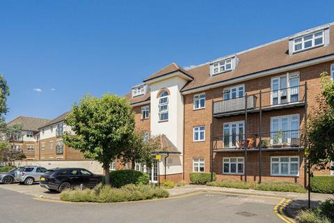 3 bedroom flat to rent, Staines Road East, Sunbury-On-Thames TW16