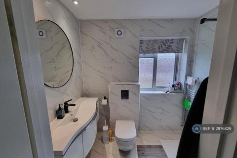 4 bedroom semi-detached house to rent, Hillside Avenue, Woodford Green, IG8