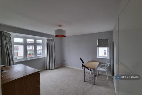4 bedroom semi-detached house to rent, Hillside Avenue, Woodford Green, IG8