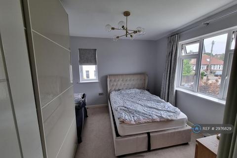 4 bedroom semi-detached house to rent, Hillside Avenue, Woodford Green, IG8