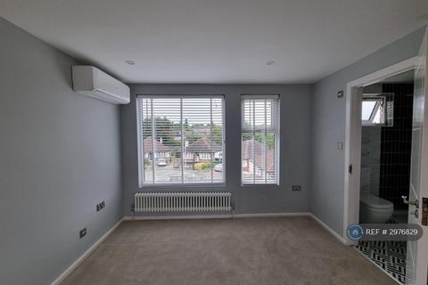 4 bedroom semi-detached house to rent, Hillside Avenue, Woodford Green, IG8