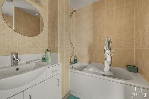 2 bedroom apartment for sale, Clyne Common, Willow Court, SA3