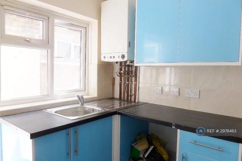 2 bedroom flat to rent, Gatling Road, London, SE2