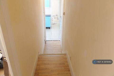 2 bedroom flat to rent, Gatling Road, London, SE2