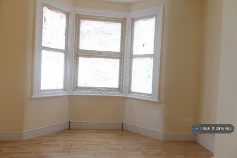 2 bedroom flat to rent, Gatling Road, London, SE2