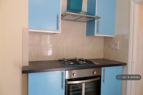 2 bedroom flat to rent, Gatling Road, London, SE2
