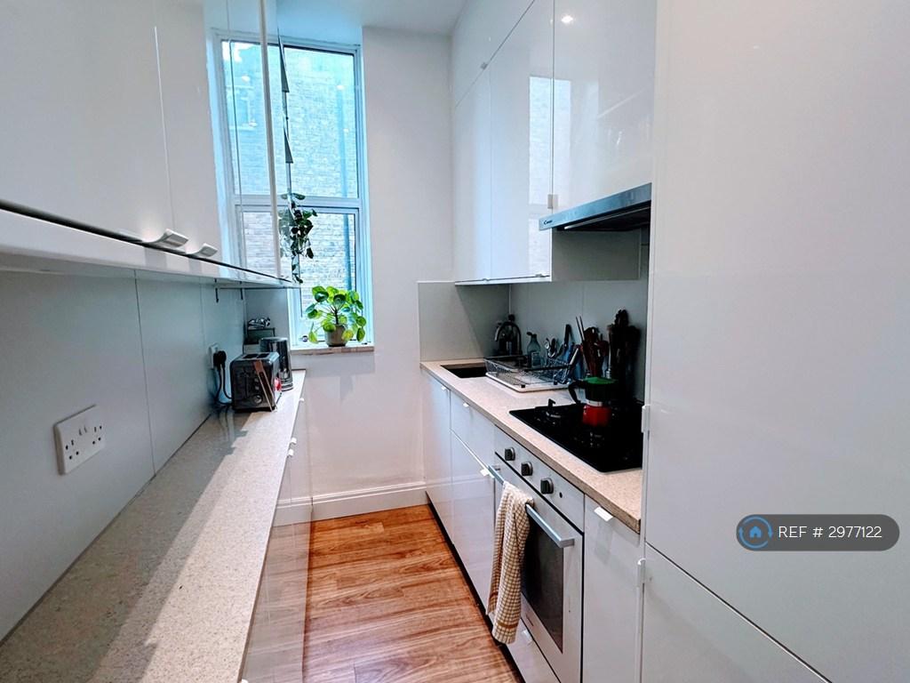 Apartment in London - View 3