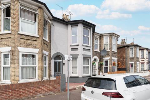 4 bed terraced house for rent in Princes Road, Great Yarmouth
