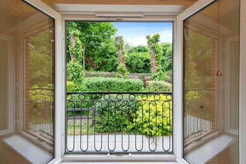 2 bedroom flat for sale, Queen Street, Hitchin, Hertfordshire, SG4